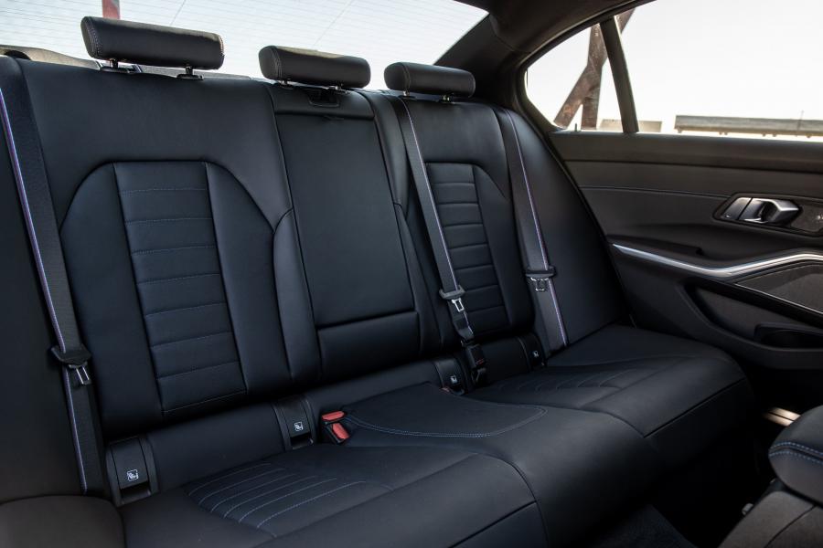 Интерьер BMW 320d M Sport xDrive (G20) 2019 года  (UK) (фото 33 из 40)